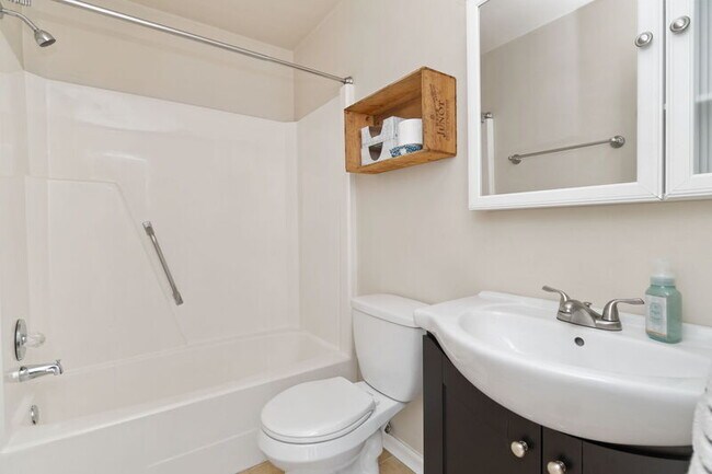 Building Photo - 1128 Grandy Ct