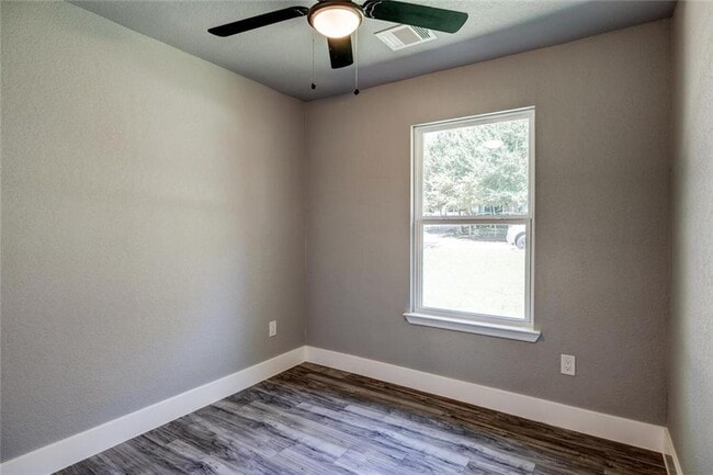 Building Photo - 2321 Lakehurst Dr