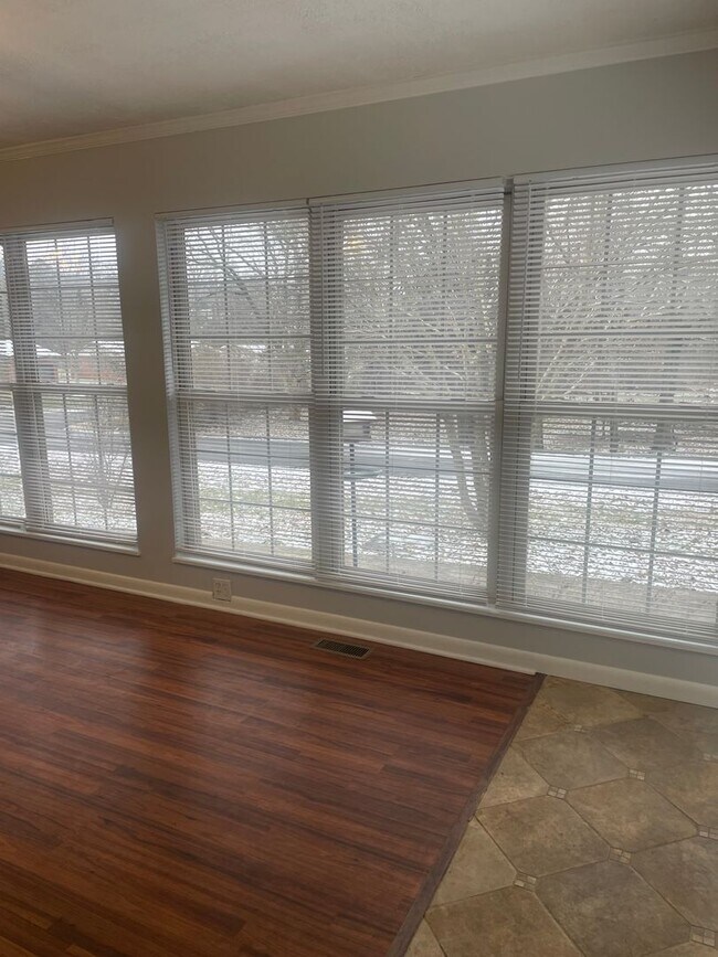 Building Photo - Knoxville 37918 - 3 bedroom, 1.5 bath home in Halls - Contact Lisa Vineyard and Shannon Russell (...