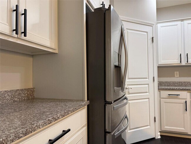 Building Photo - 414 Spring View Dr