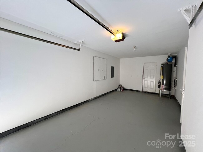 Building Photo - 209 Indian Paint Brush Dr