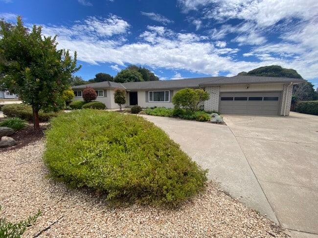Building Photo - 11755 Tam O'Shanter Dr