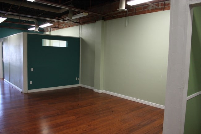 Building Photo - 509 Lawrence St