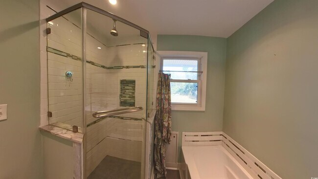 Building Photo - 710 Yucca Ave