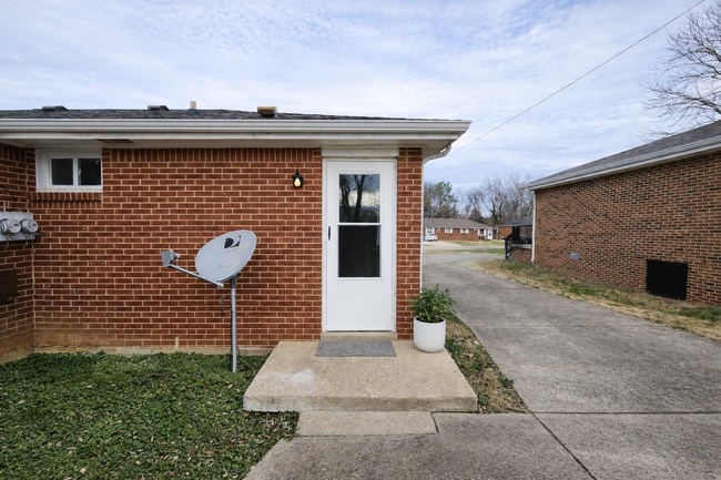 Building Photo - 108 Tandy Dr