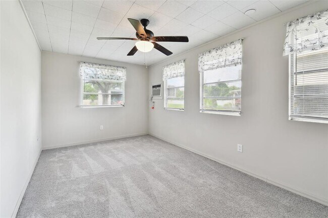 Building Photo - 206 N Montclair Ave