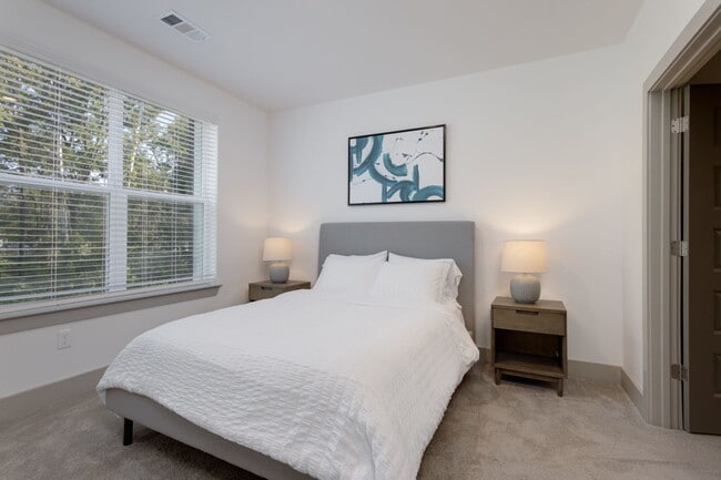 Building Photo - 950 Brittany Park Dr