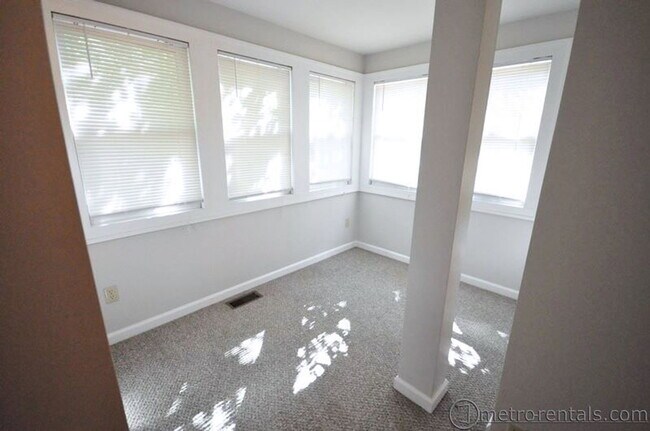 Building Photo - 1237 Indianola Ave