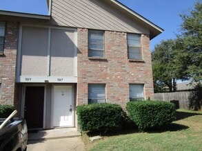 Building Photo - 3017 W Sycamore Cir