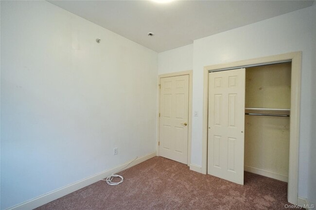 Building Photo - 102 Cove Ct