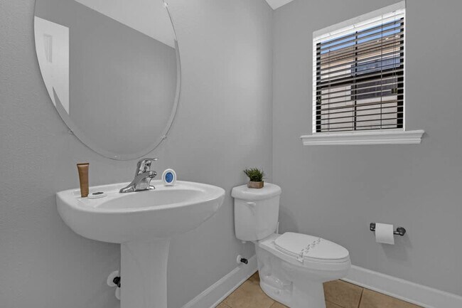 Building Photo - 14590 Damai Ln