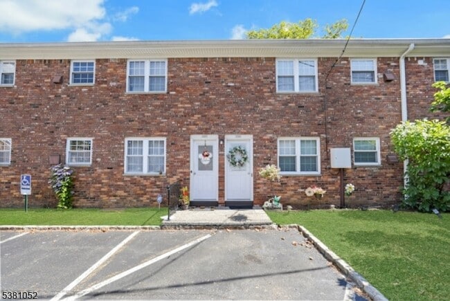 Building Photo - 1285 Valley Rd