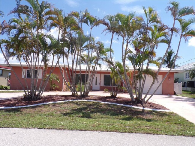 Building Photo - 270 Belaire Ct