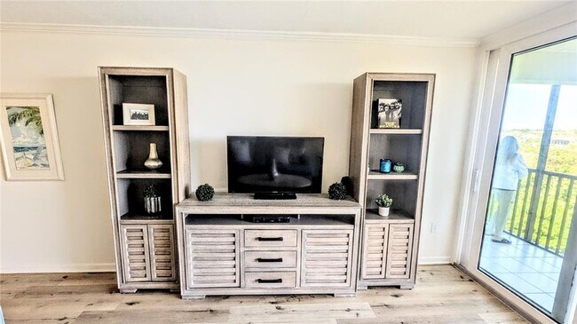 Building Photo - 3240 Gulf of Mexico Dr