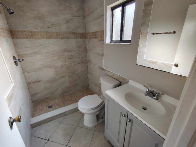 Building Photo - 6560 Chantry St