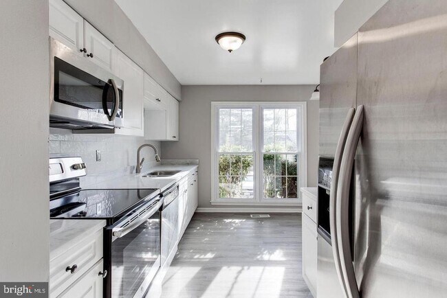 Building Photo - 304 Crescendo Way