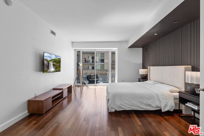 Building Photo - 6250 Hollywood Blvd