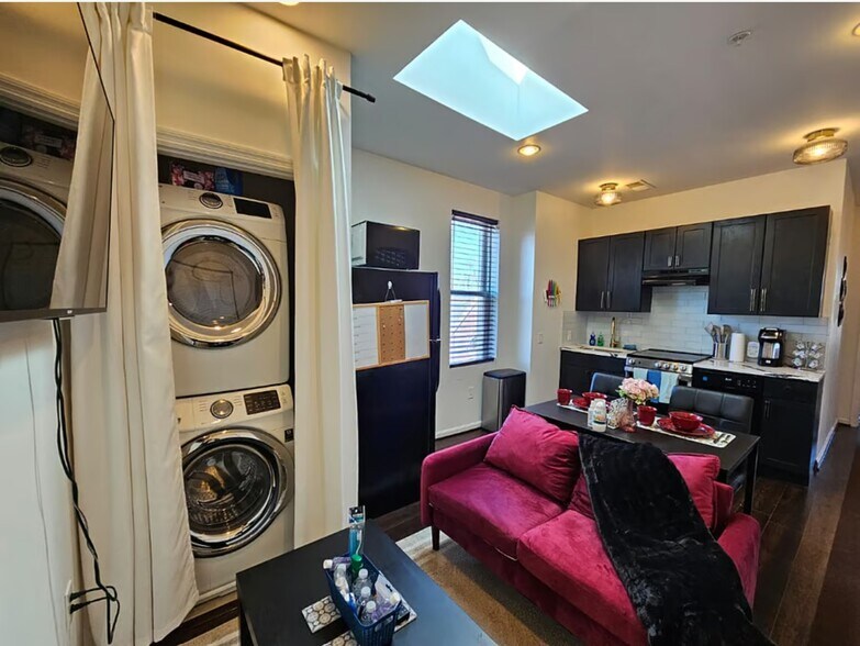 Building Photo - 2517 Saint Paul St