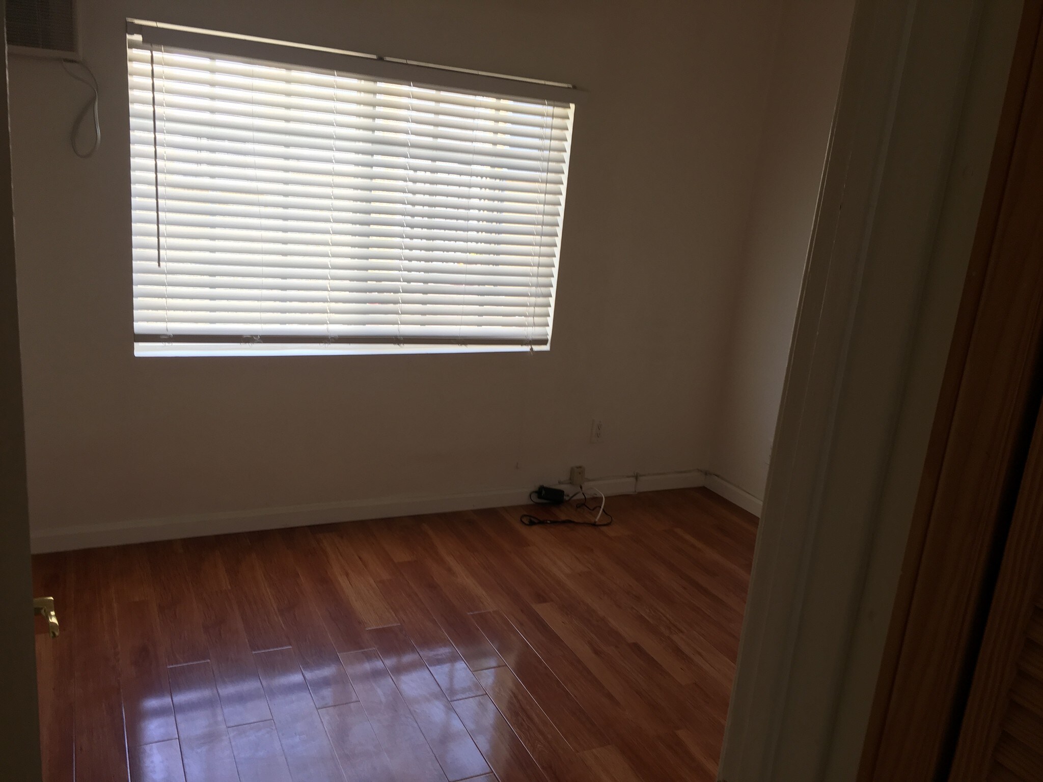 Building Photo - 1117 E California Ave