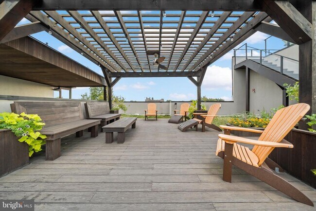 Building Photo - 1247 E Columbia Ave