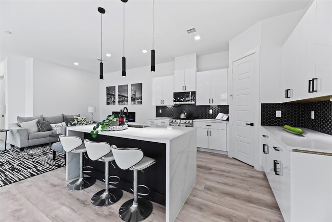 Building Photo - 7210 England St