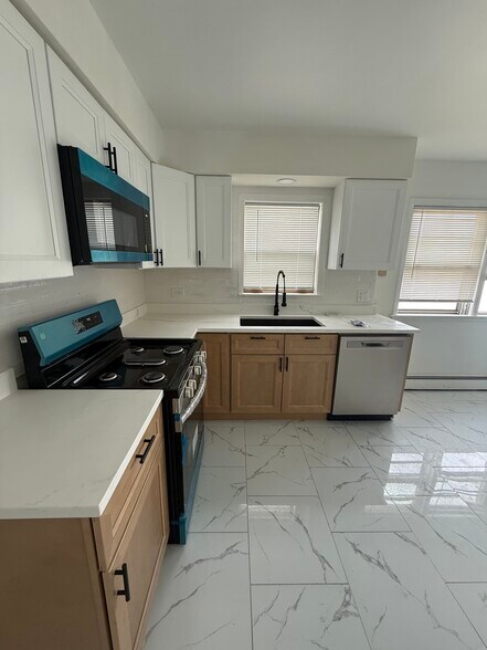 Building Photo - 1712 N 35th Ave