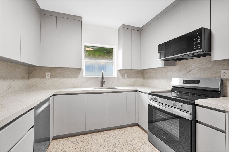 Building Photo - 341 NW 43rd St