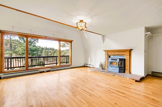 Building Photo - 28195 Cragmont Dr