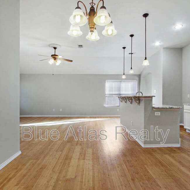 Building Photo - 542 Hickory Ln