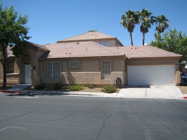 Building Photo - Single story, gated, 3bed, 2bath, 2car garage, Club house, Community Pool, Spa, Fitness room, CCRs