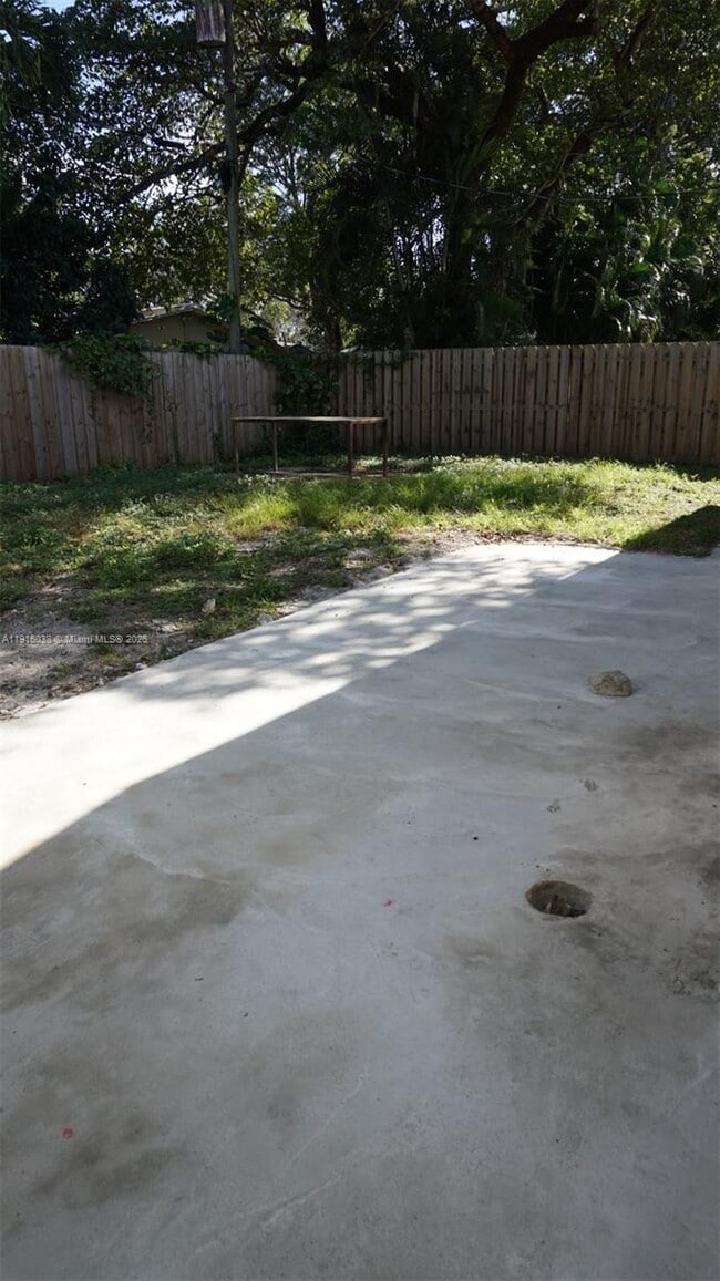 Building Photo - 808 SW 14th Terrace