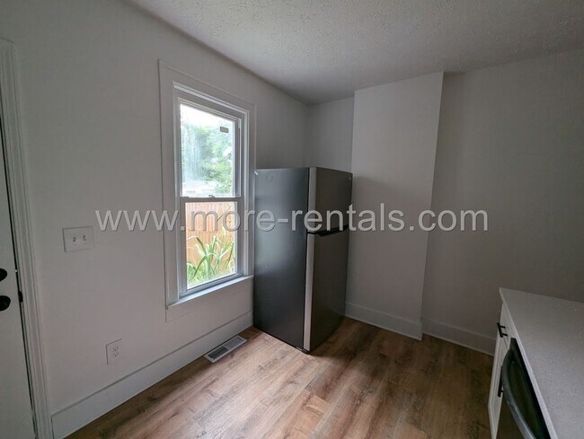 Building Photo - 1237-1239 Atcheson St