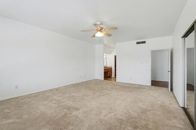 Building Photo - 600 Wilcrest Dr