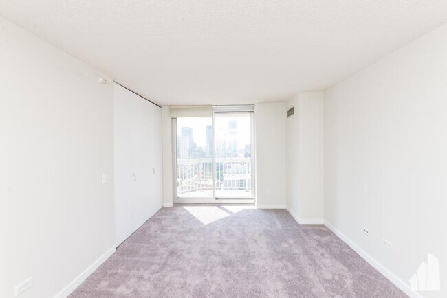 Building Photo - 2 bedroom in Chicago IL 60654