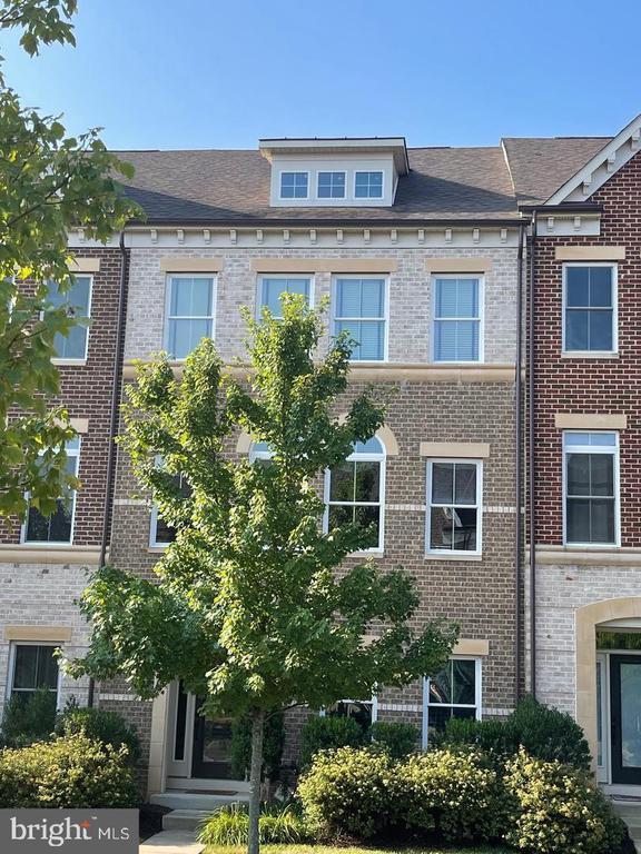 Building Photo - 44711 Plympton Square