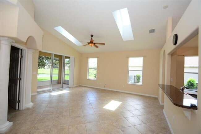 Building Photo - 40 Arrowhead Dr