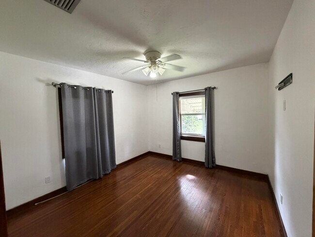 Building Photo - 14131 NW 3rd Ave