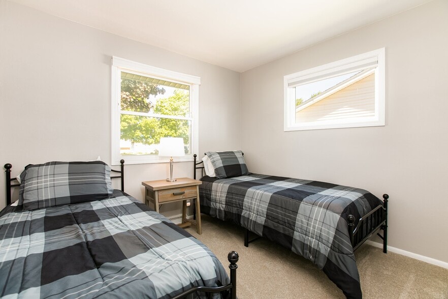 Upstairs bedroom #2 - 1536 Gordon Dr