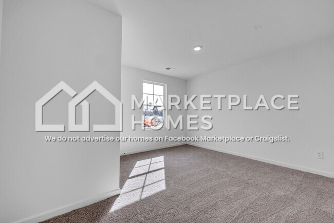 Building Photo - 327 Orchid Ln