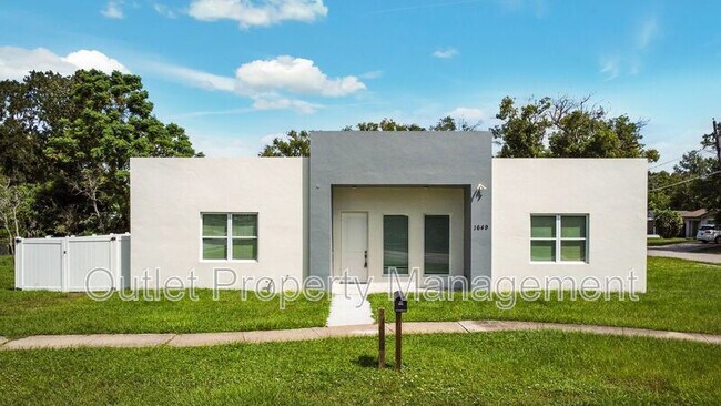 Primary Photo - 1649 Lake Dr