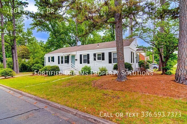 Building Photo - 1604 W Lake Dr