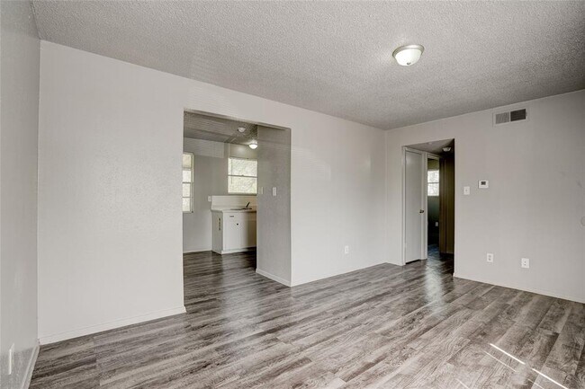 Building Photo - 714 Old Martindale Rd