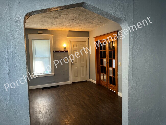 Building Photo - 749 Spencer St NE