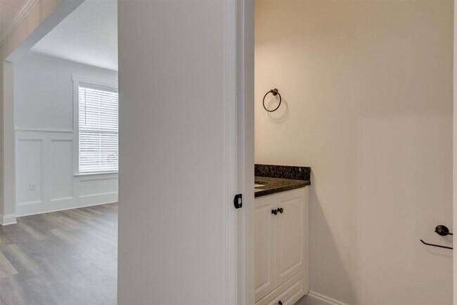 Building Photo - 1011 Spotswood Cir