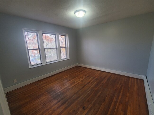 Building Photo - 10 Abbotsford St