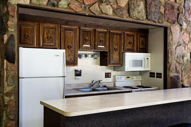 Building Photo - 3 Bedroom Rockrimmon Condo, NO DEPOSIT AND...