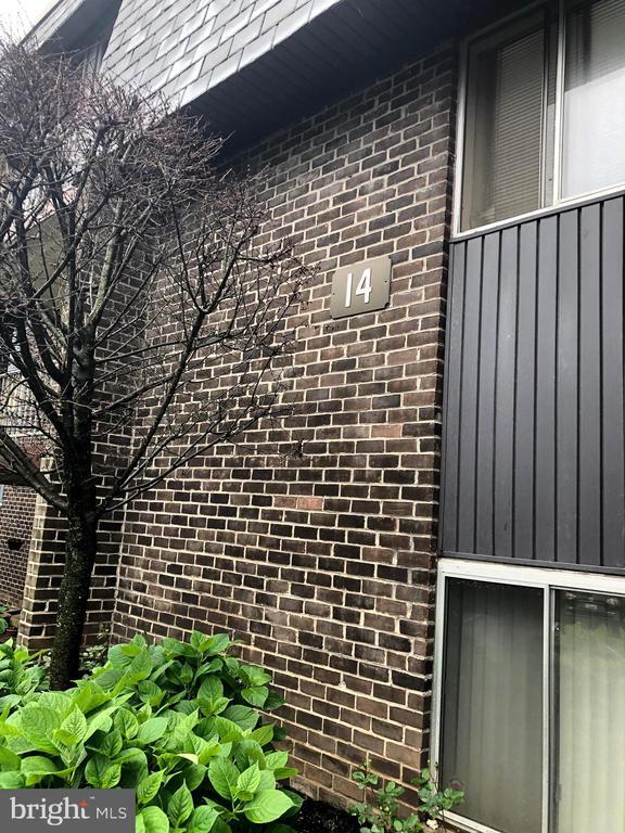 Building Photo - 14 Stonehenge Cir