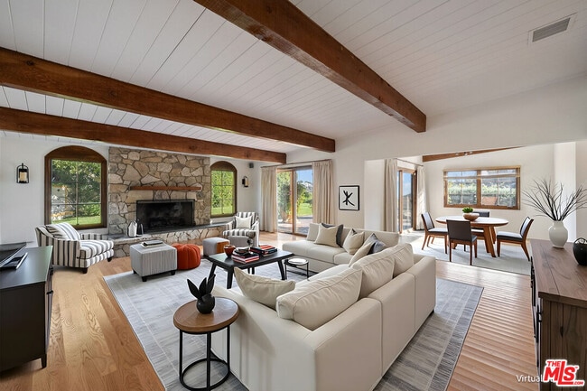 Building Photo - 1344 Bienveneda Ave