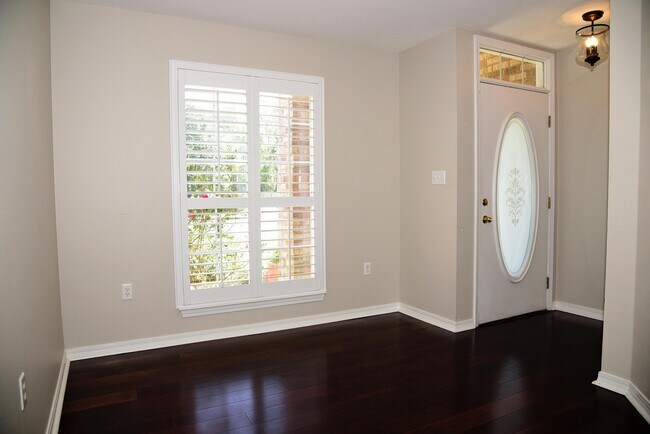Building Photo - 1402 Ernest Hemingway Dr
