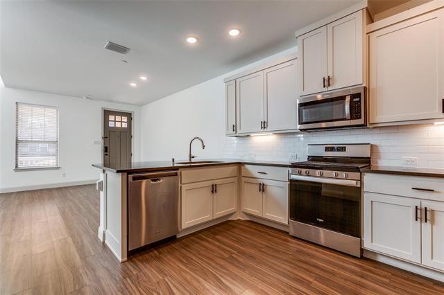 Building Photo - 2533 Barnwood Ln